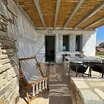 Beachfront House St Spiridon 別荘 *