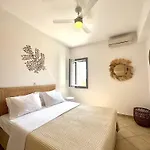 Beachfront House St Spiridon * アンティパロス島