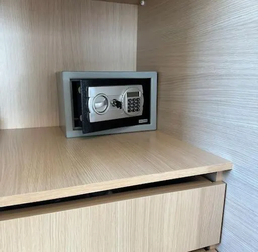 Beachfront House St Spiridon بيت للعطل *