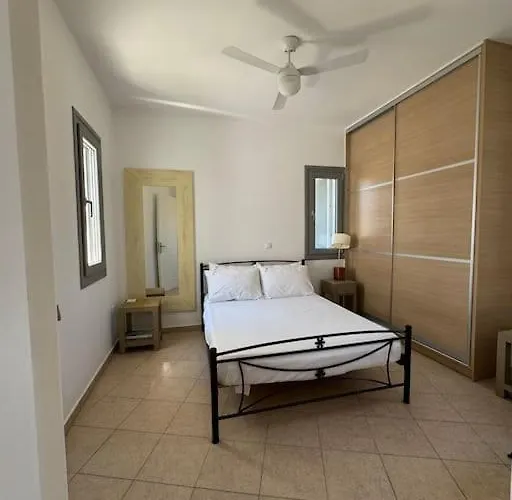 بيت للعطل Beachfront House St Spiridon أنديباروس