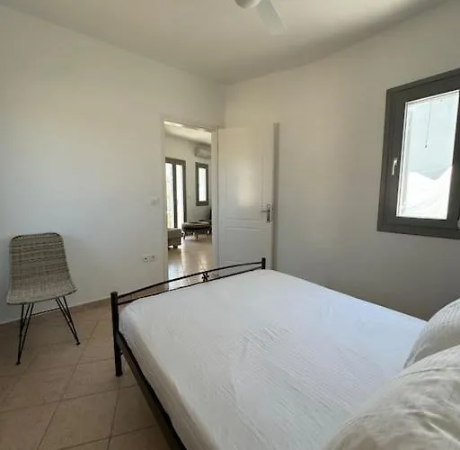 Beachfront House St Spiridon بيت للعطل أنديباروس