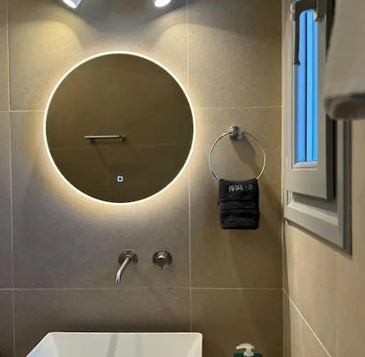 Beachfront House St Spiridon بيت للعطل *