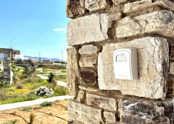 Beachfront House St Spiridon بيت للعطل