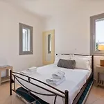 Beachfront House St Spiridon Feriehus *