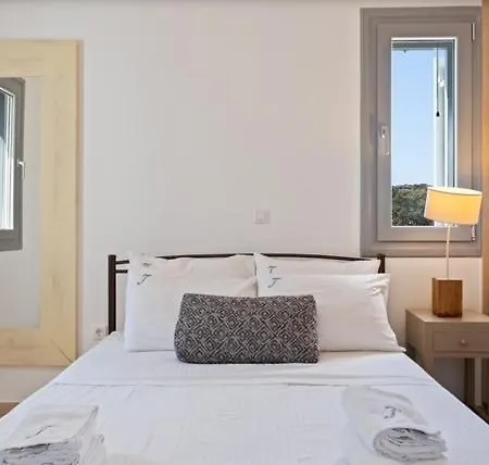 Beachfront House St Spiridon Vakantiehuis *