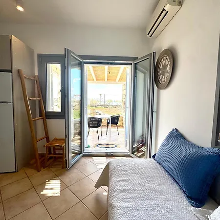 Beachfront House St Spiridon * アンティパロス島