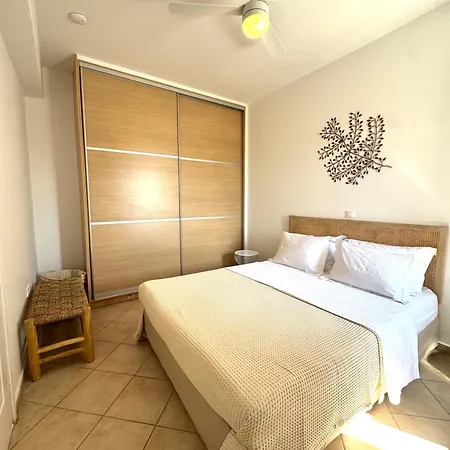 Beachfront House St Spiridon *