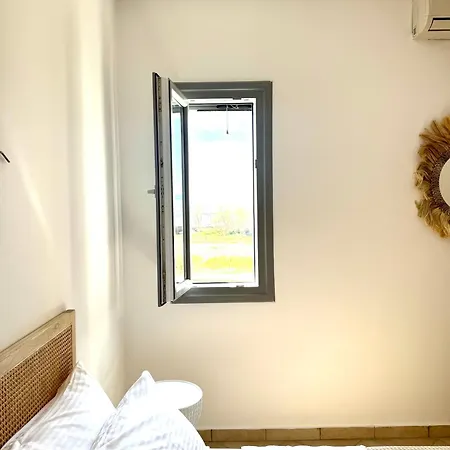 Beachfront House St Spiridon Hébergement de vacances