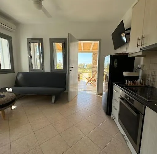 Beachfront House St Spiridon * Андипарос