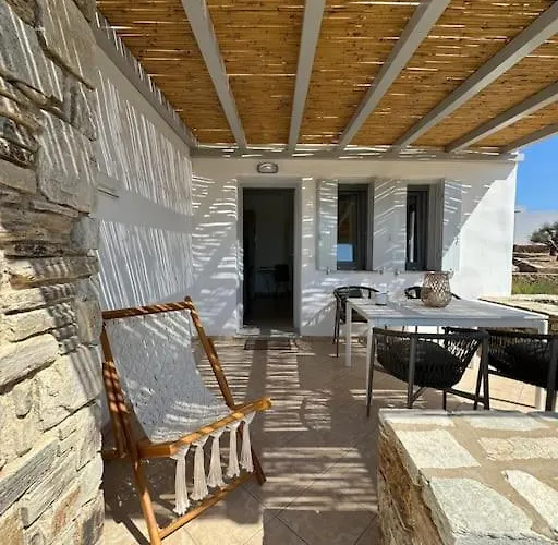 Beachfront House St Spiridon Vakantiehuis *