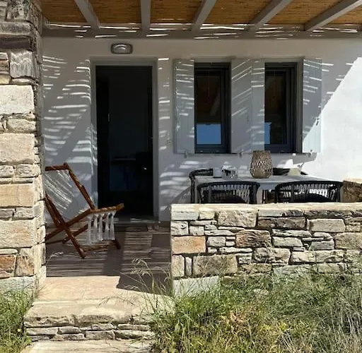 Vakantiehuis Beachfront House St Spiridon *