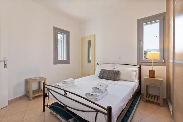 Beachfront House St Spiridon Дом отдыха *